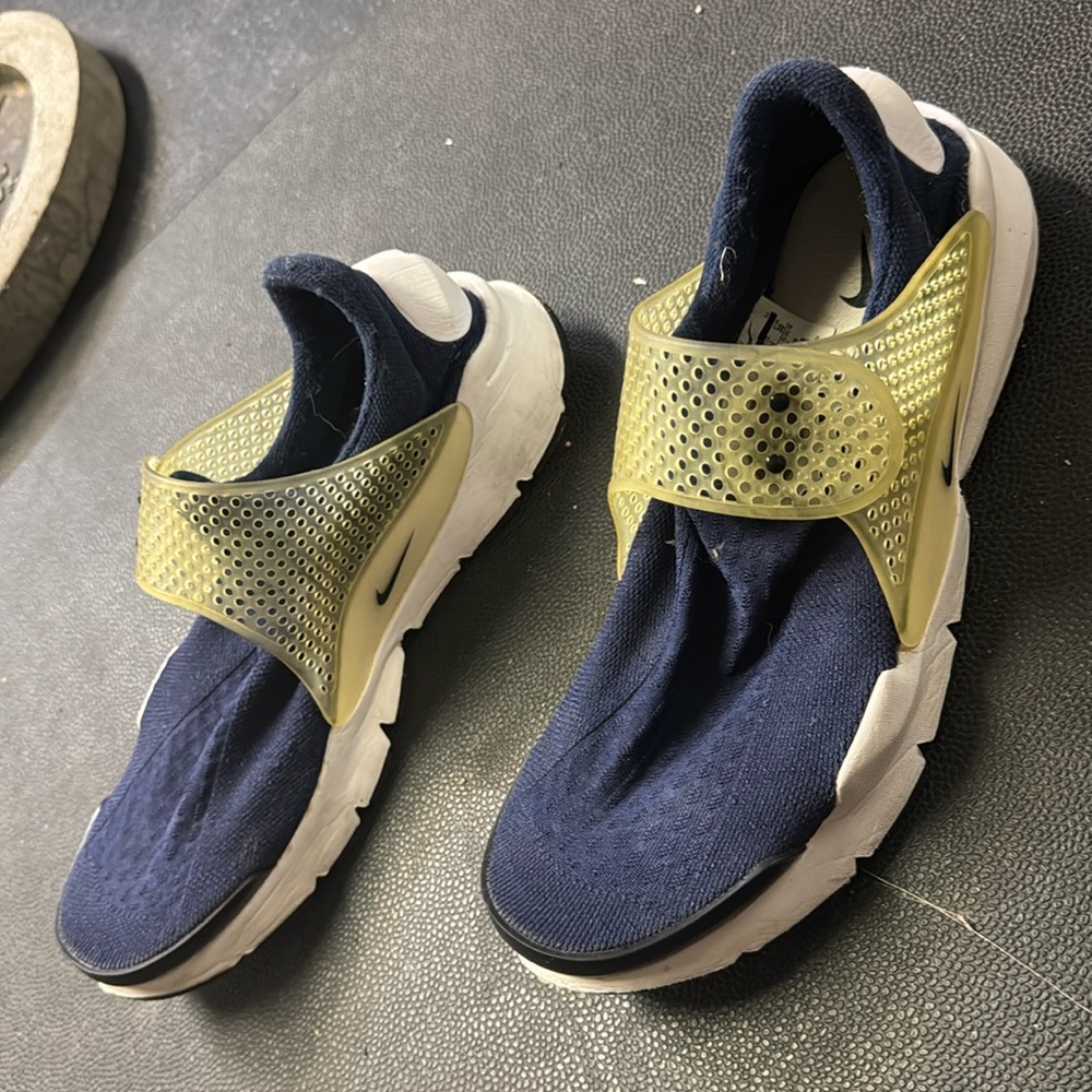 Nike Sock Dart lightweight trainer - hardly worn - excellent condition - Picture 2 of 11